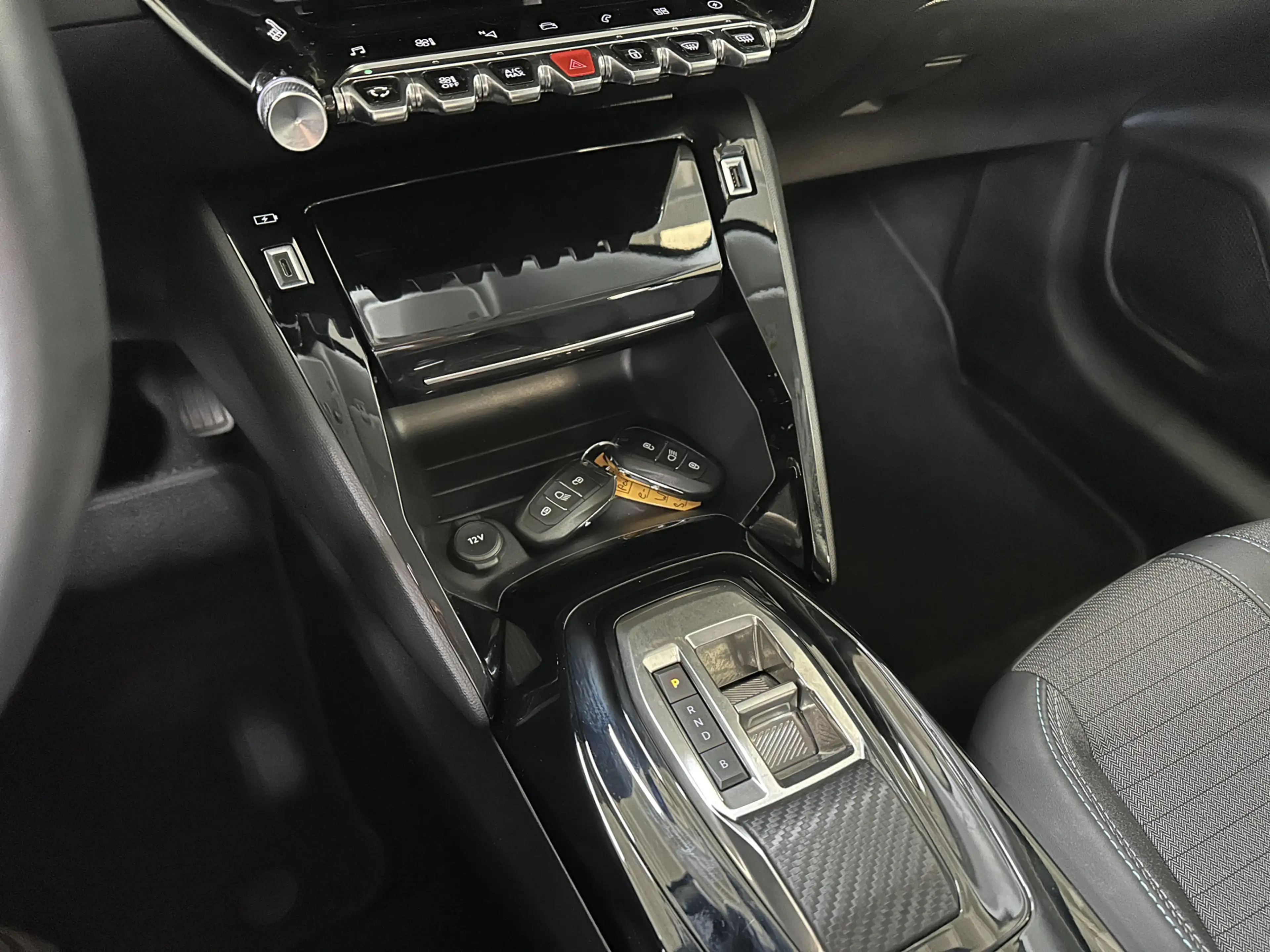 Peugeot e-208 EV Allure Pack 50 kWh | Stoelverwarming | Navi | C — photo 21