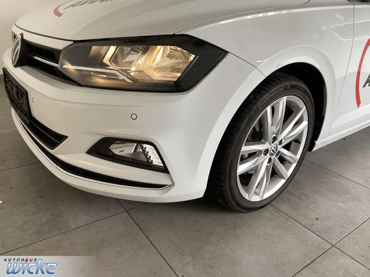 Volkswagen Polo 1.0 TSI DSG Highline NAVI KLIMA LED TELEFON P Wit - 2