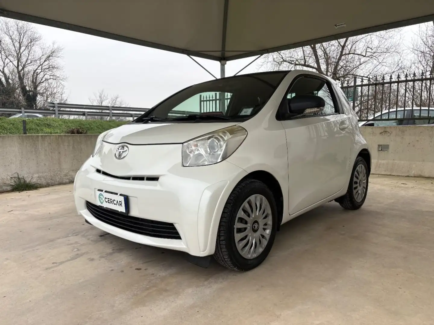 Toyota iQ 1.0 CVT Lounge POCHI CHILOMETRI AUTOMATICA OK NEOP Weiß - 1