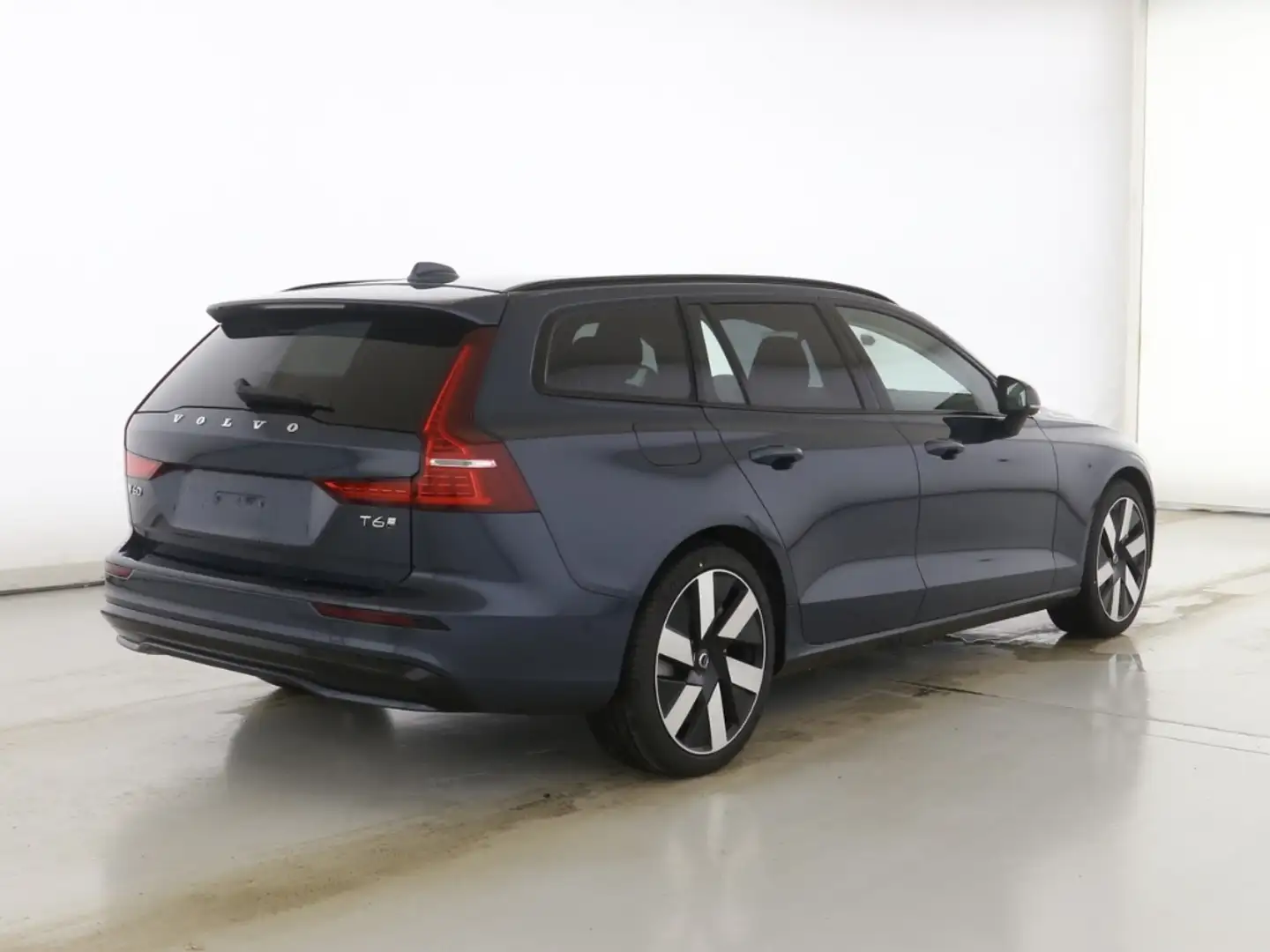 Volvo V60 Ultra Dark Recharge Plug-In Hybrid AWD HUD StandHZ Blau - 2