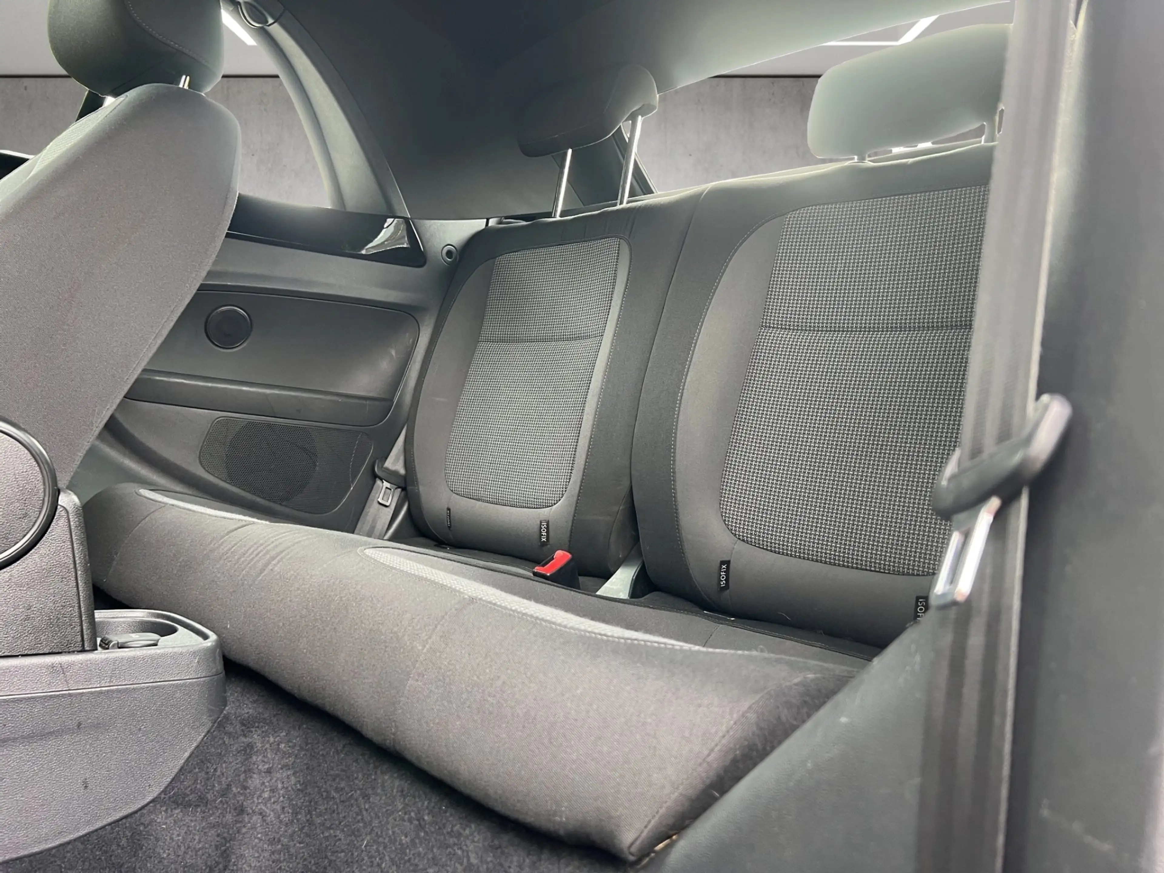 Volkswagen Beetle 1,6 TDI BMT Design — photo 11