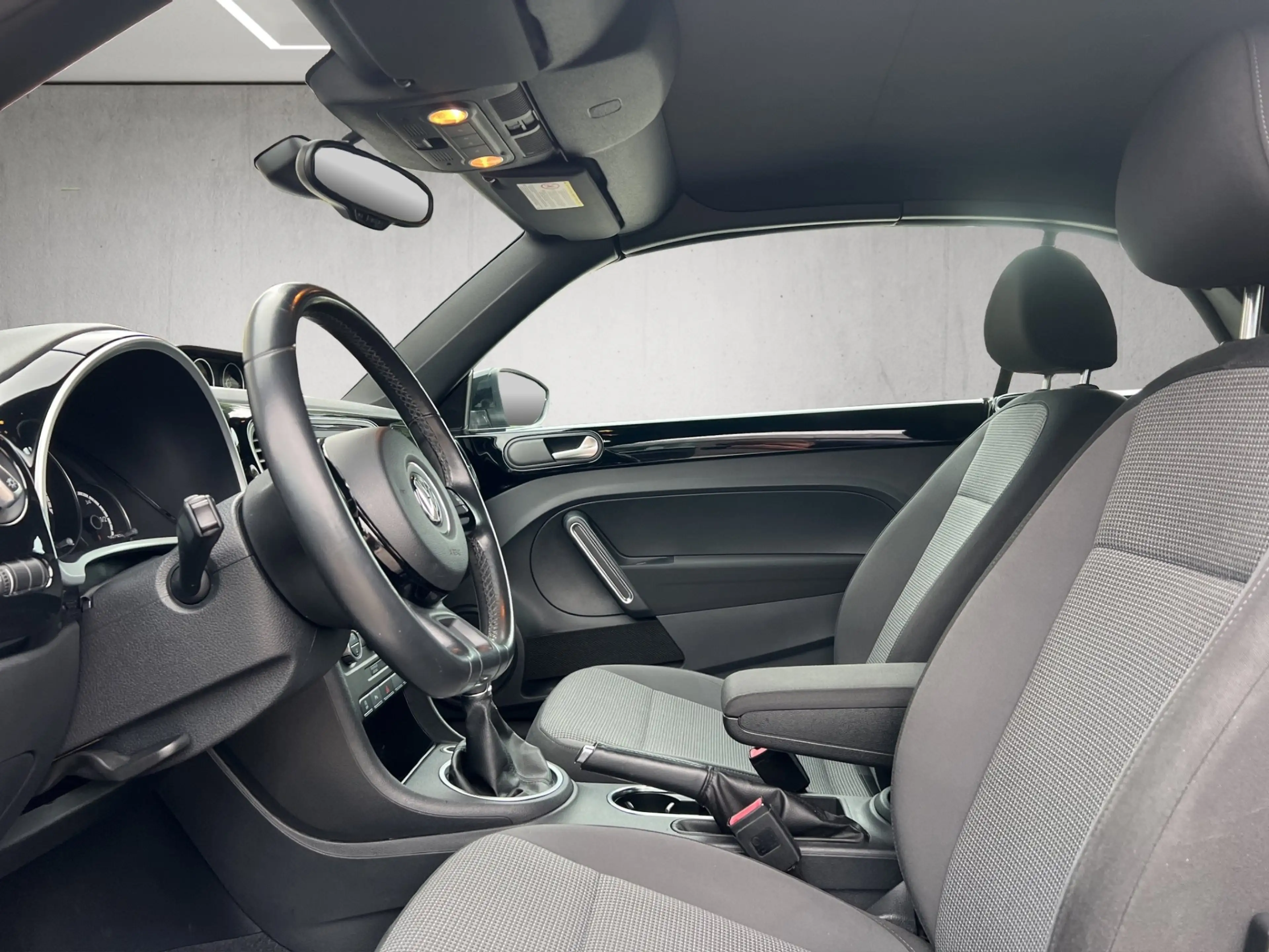 Volkswagen Beetle 1,6 TDI BMT Design — photo 9