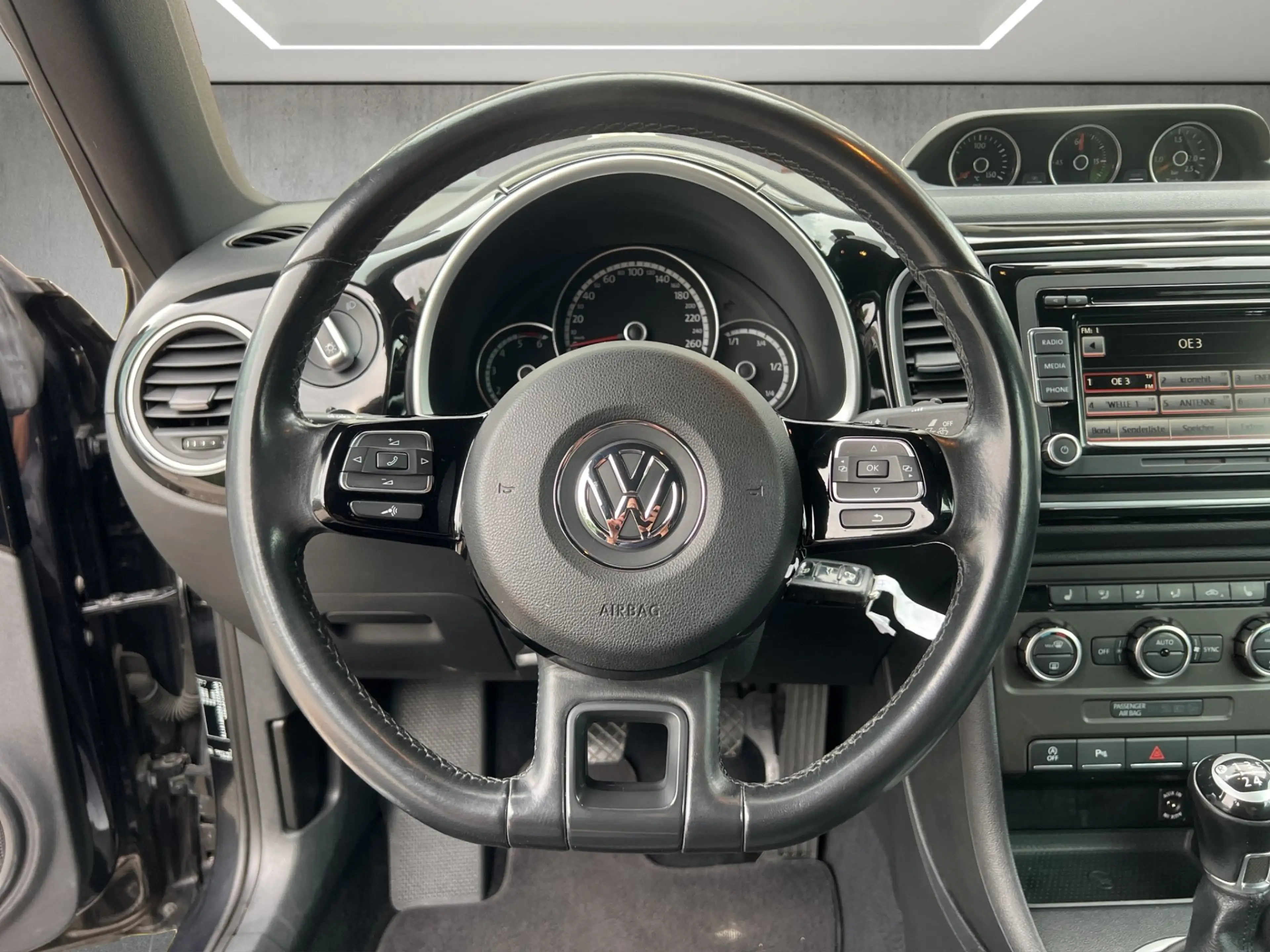 Volkswagen Beetle 1,6 TDI BMT Design — photo 10
