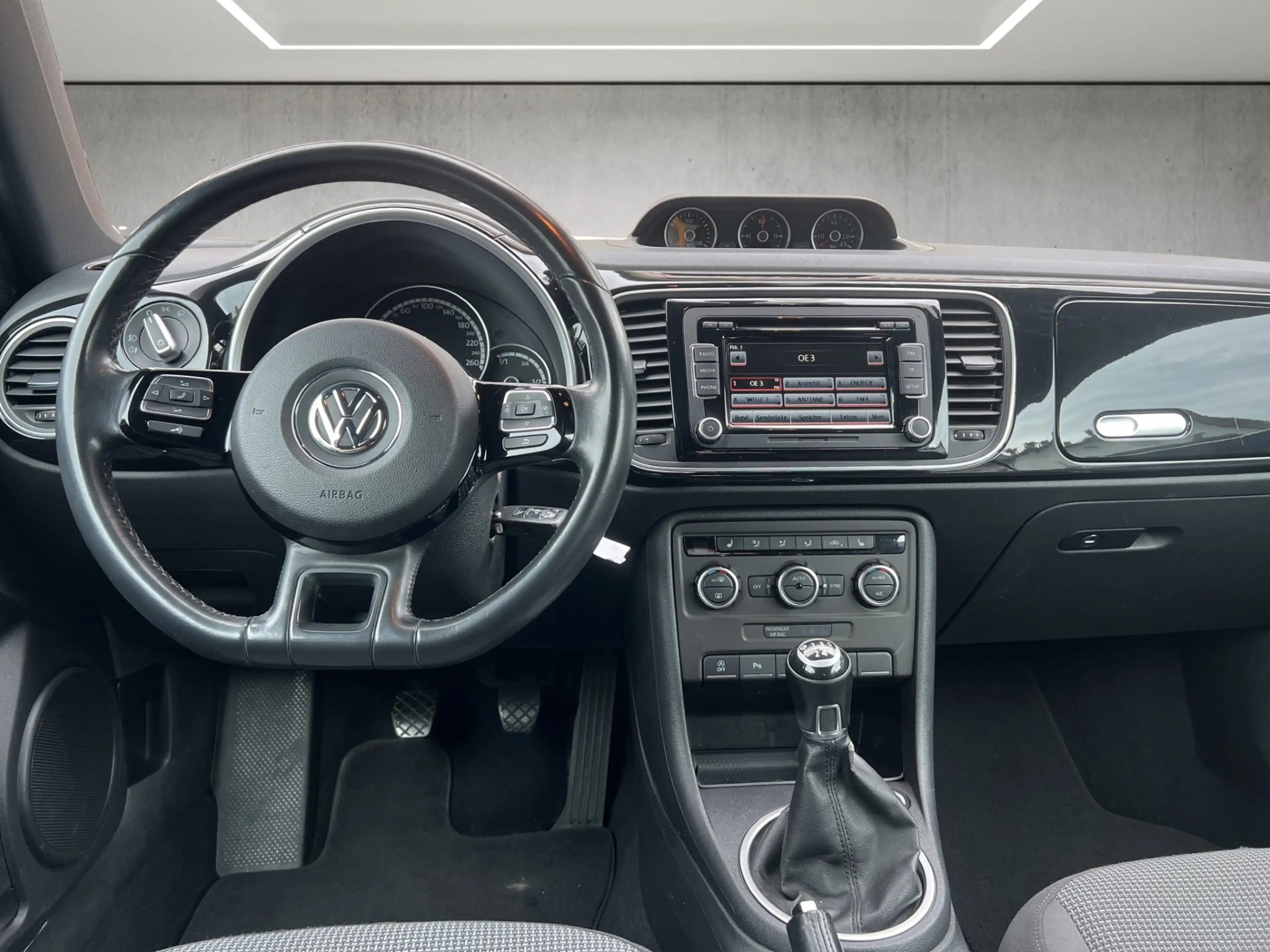 Volkswagen Beetle 1,6 TDI BMT Design — photo 12