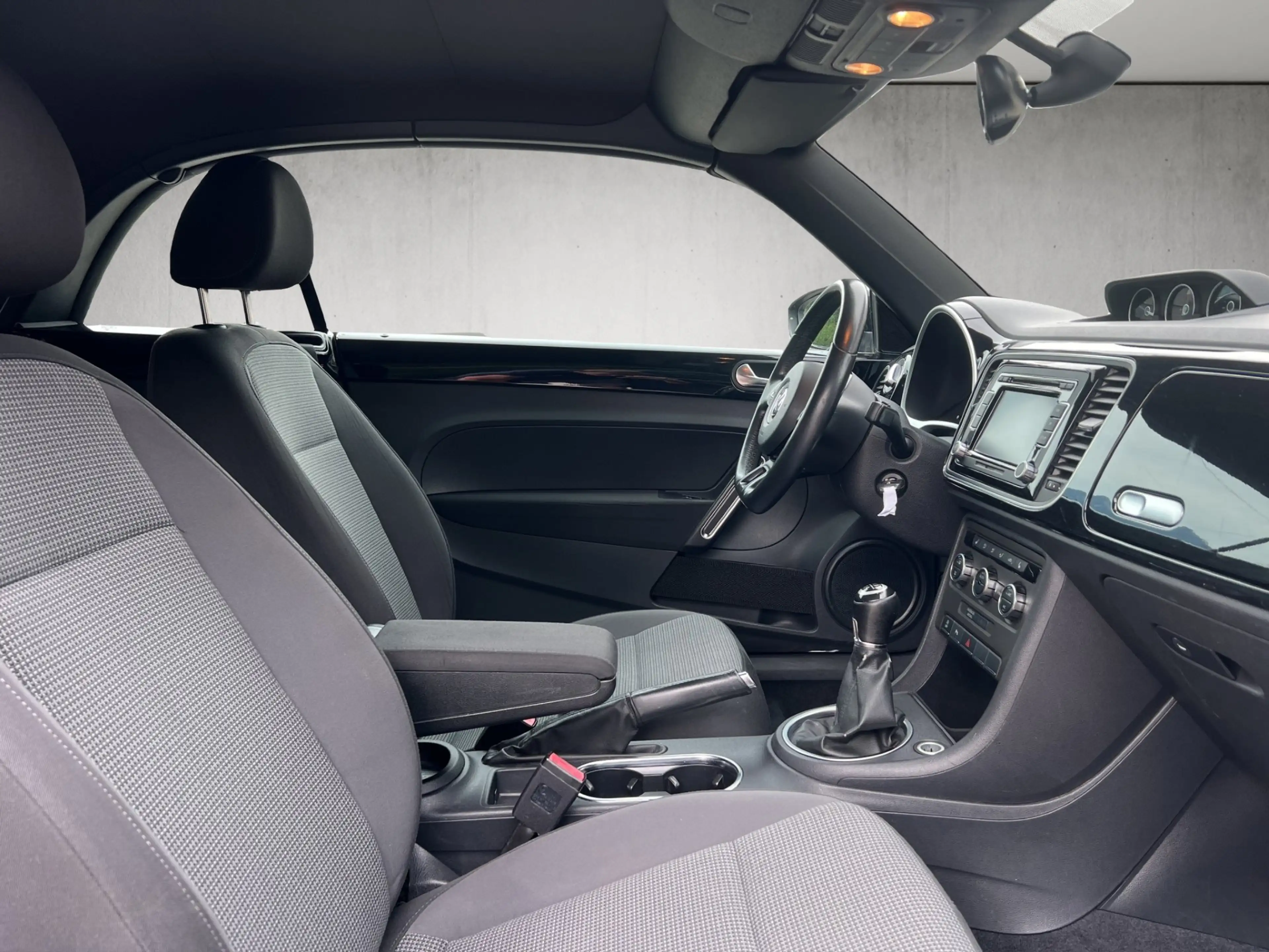 Volkswagen Beetle 1,6 TDI BMT Design — photo 15