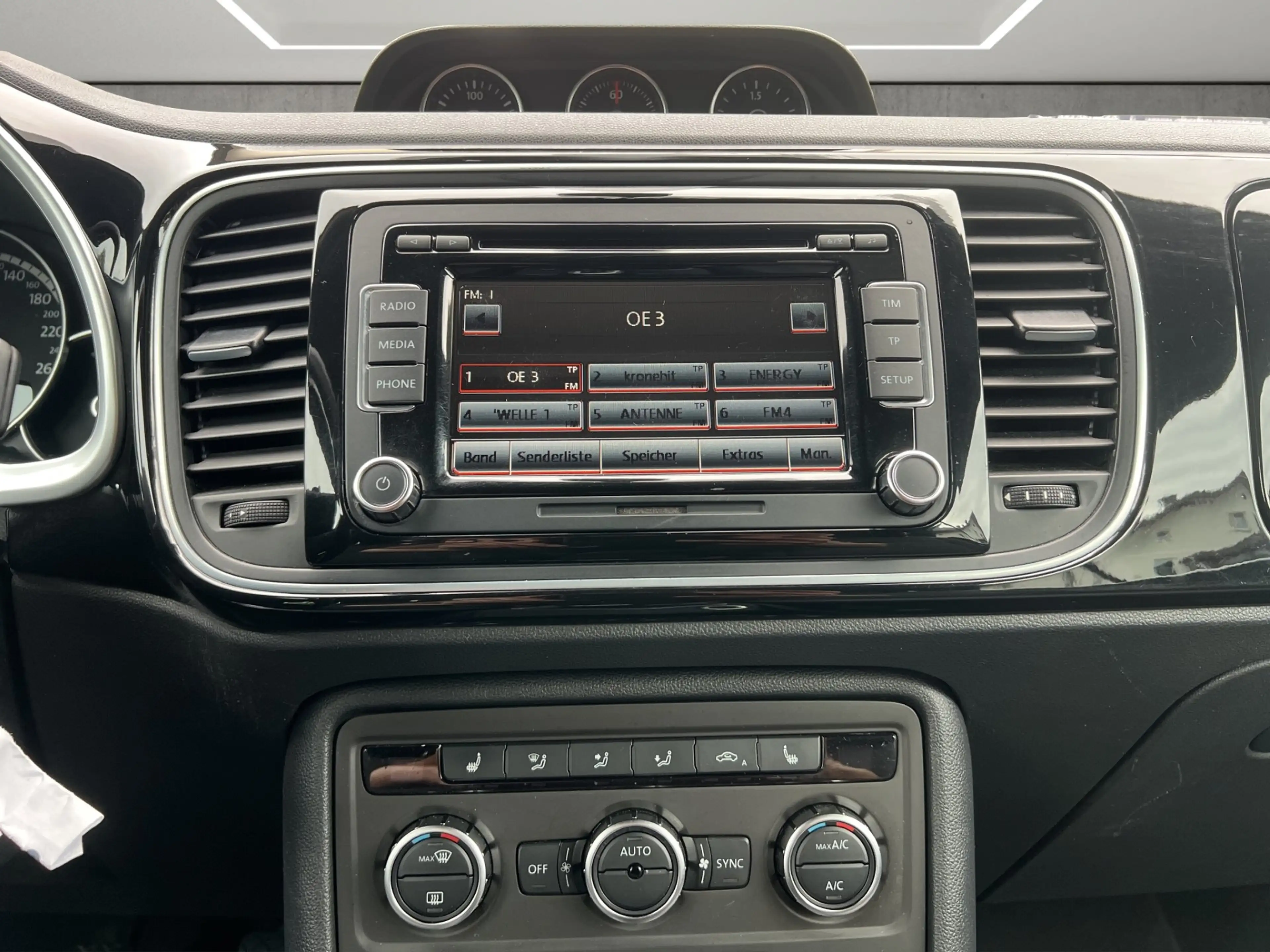 Volkswagen Beetle 1,6 TDI BMT Design — photo 14