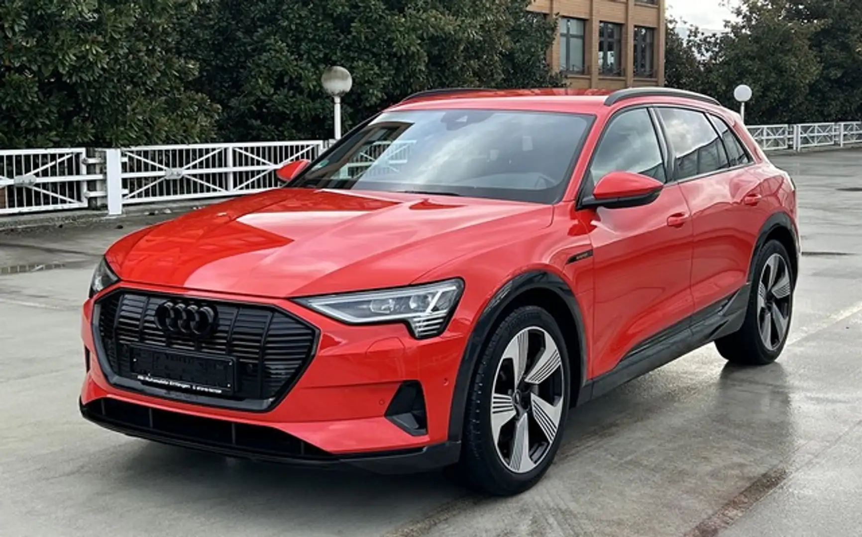 Audi e-tron 55 quattro advanced Rot - 1