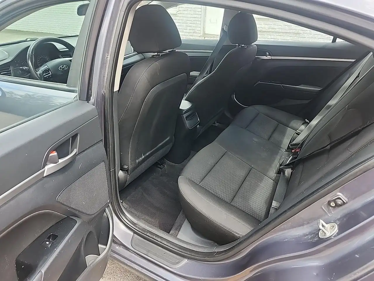Hyundai ELANTRA photo Hyundai ELANTRA