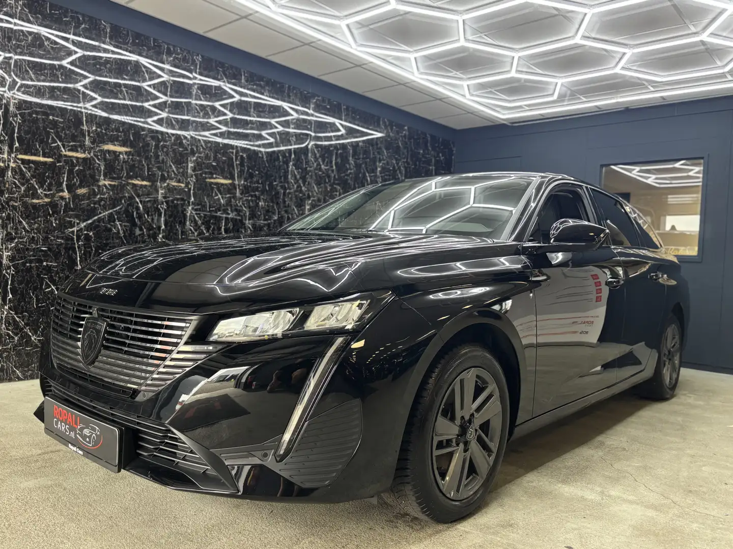 Peugeot 308 1.2 PureTech Allure Zwart - 1