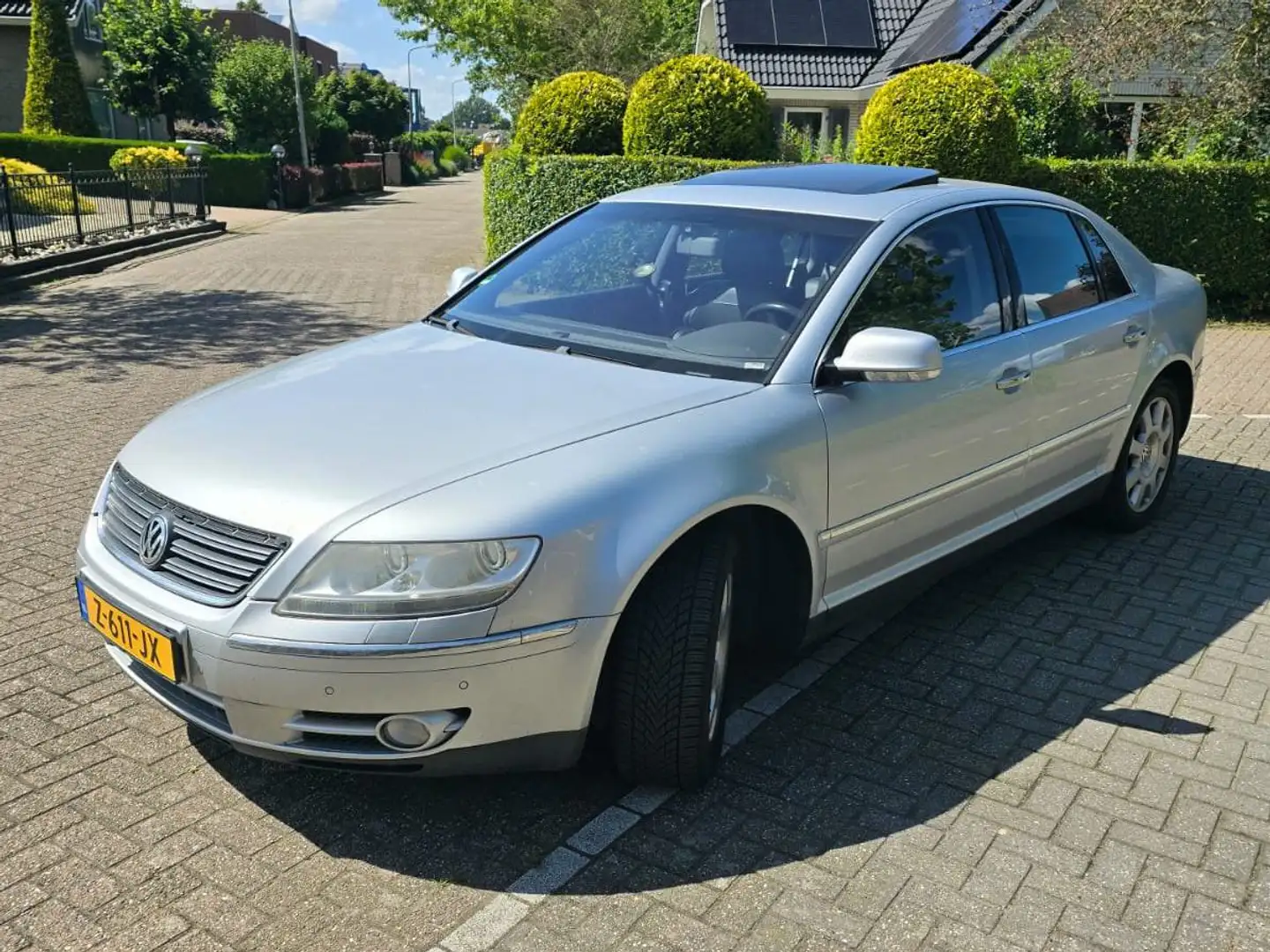Volkswagen Phaeton Volkswagen Phaeton 4.2 V8 4-Motion - 334 pk - LPG Zilver - 2