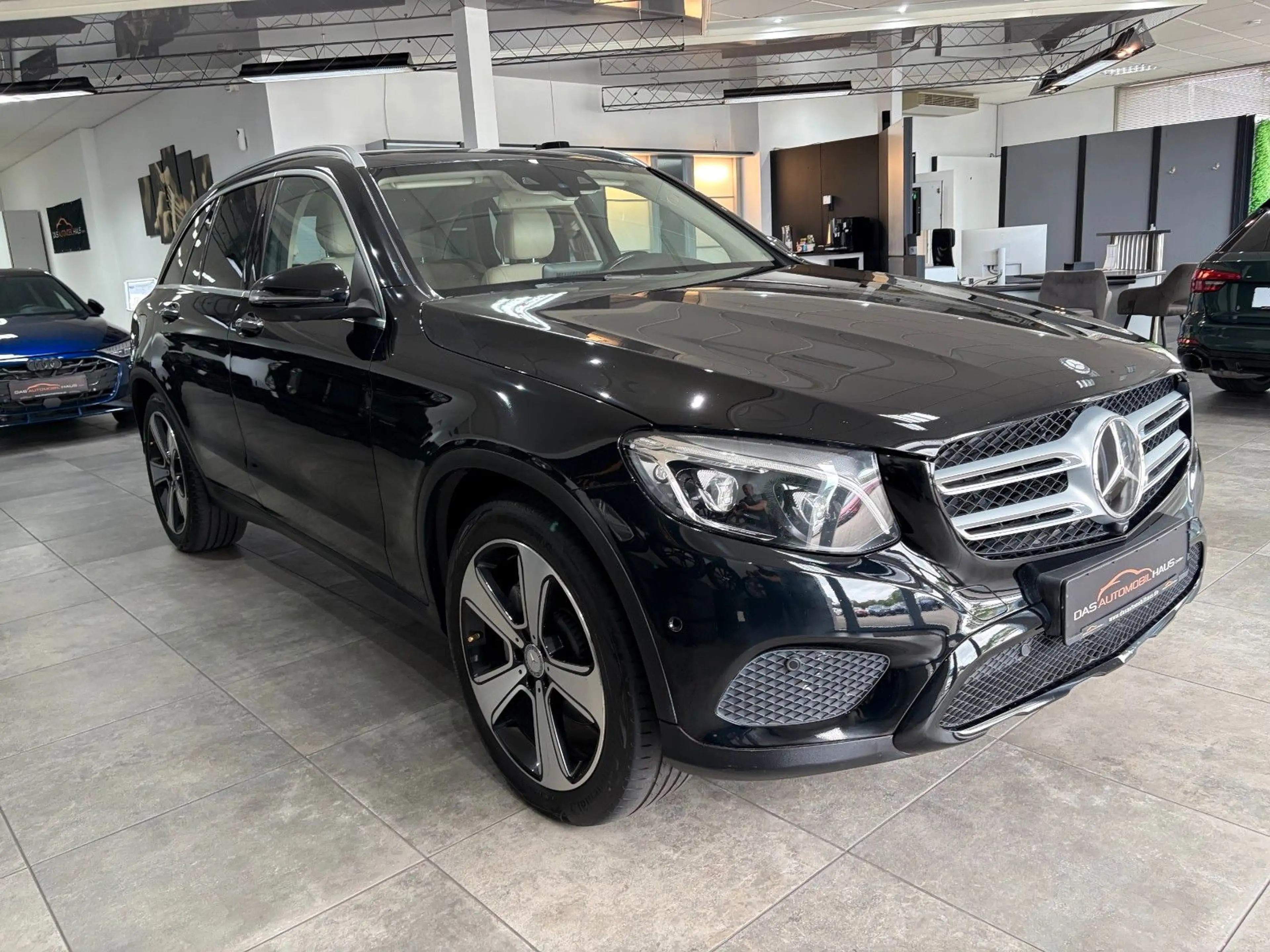 Mercedes-Benz GLC 250 GLC250*Exclusive*1Hand*Pano*AHK*Distro*Leder*ILS — photo 6