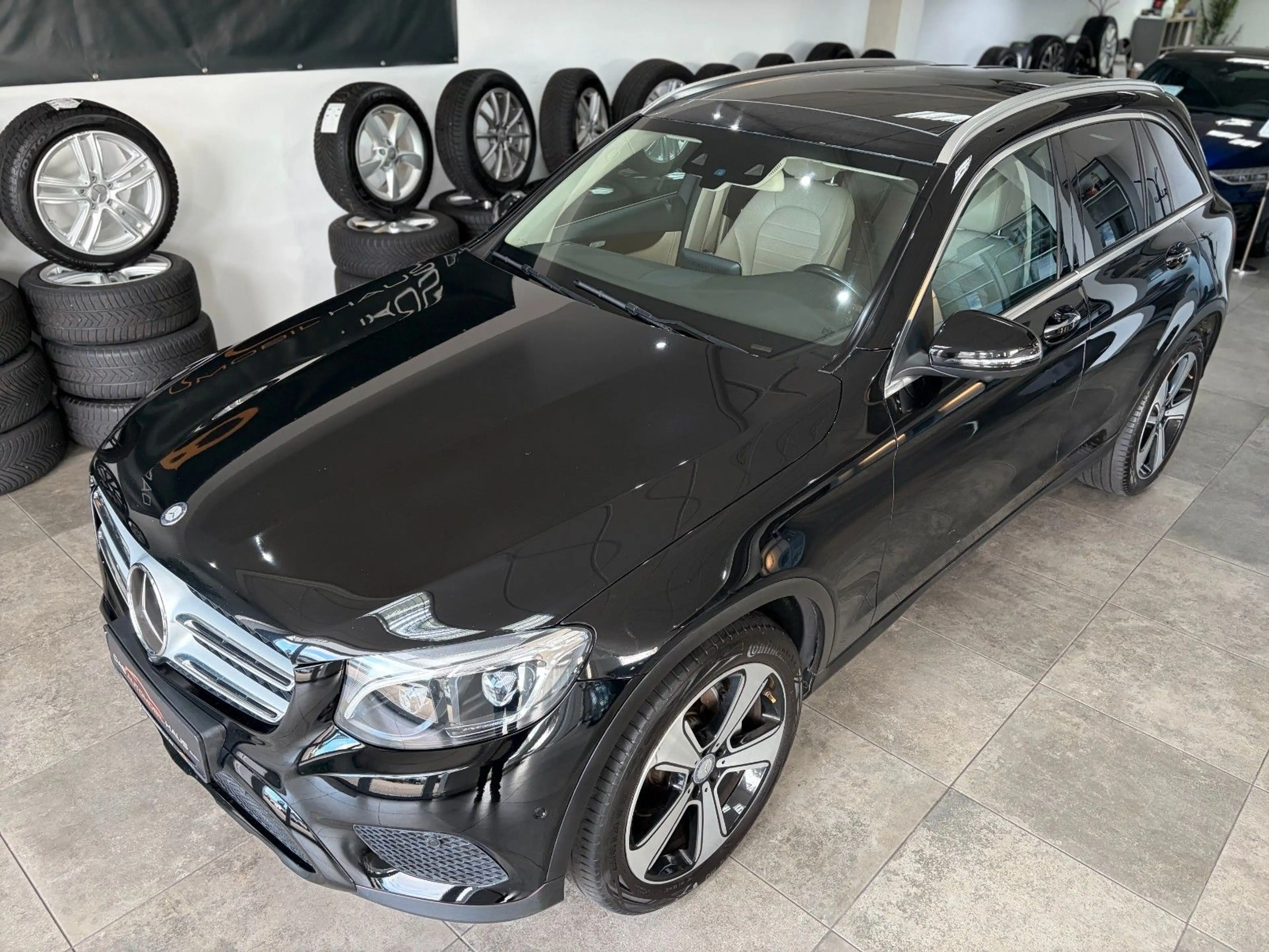 Mercedes-Benz GLC 250 GLC250*Exclusive*1Hand*Pano*AHK*Distro*Leder*ILS — photo 9