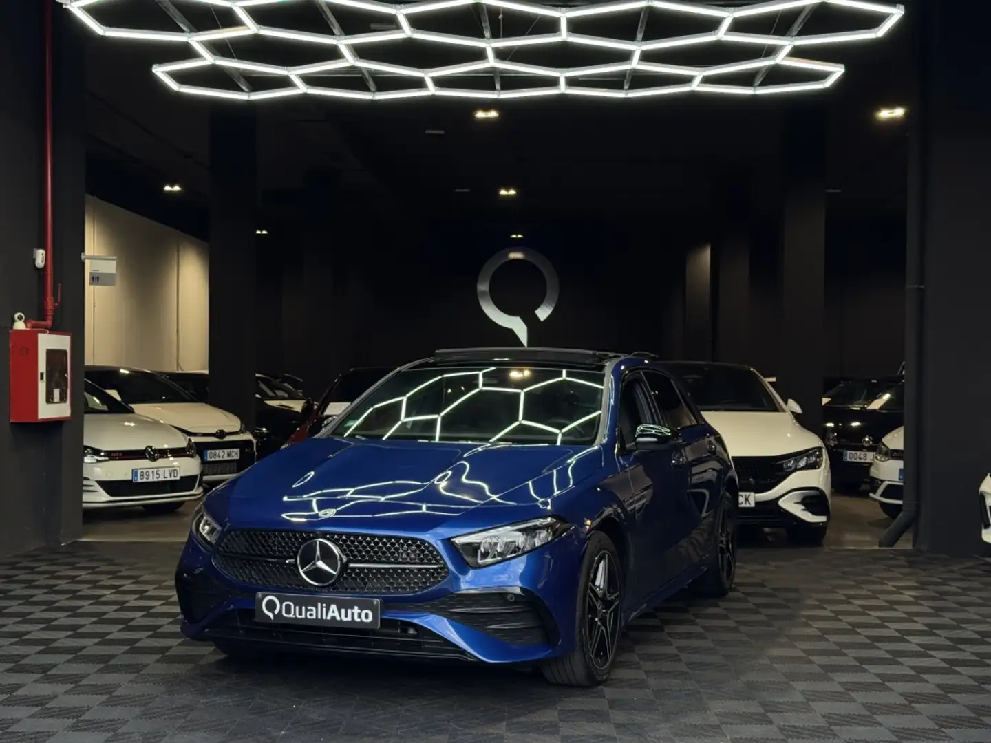 Mercedes-Benz A 250 250e Progressive Line Advanced 8G-DCT Blauw - 1