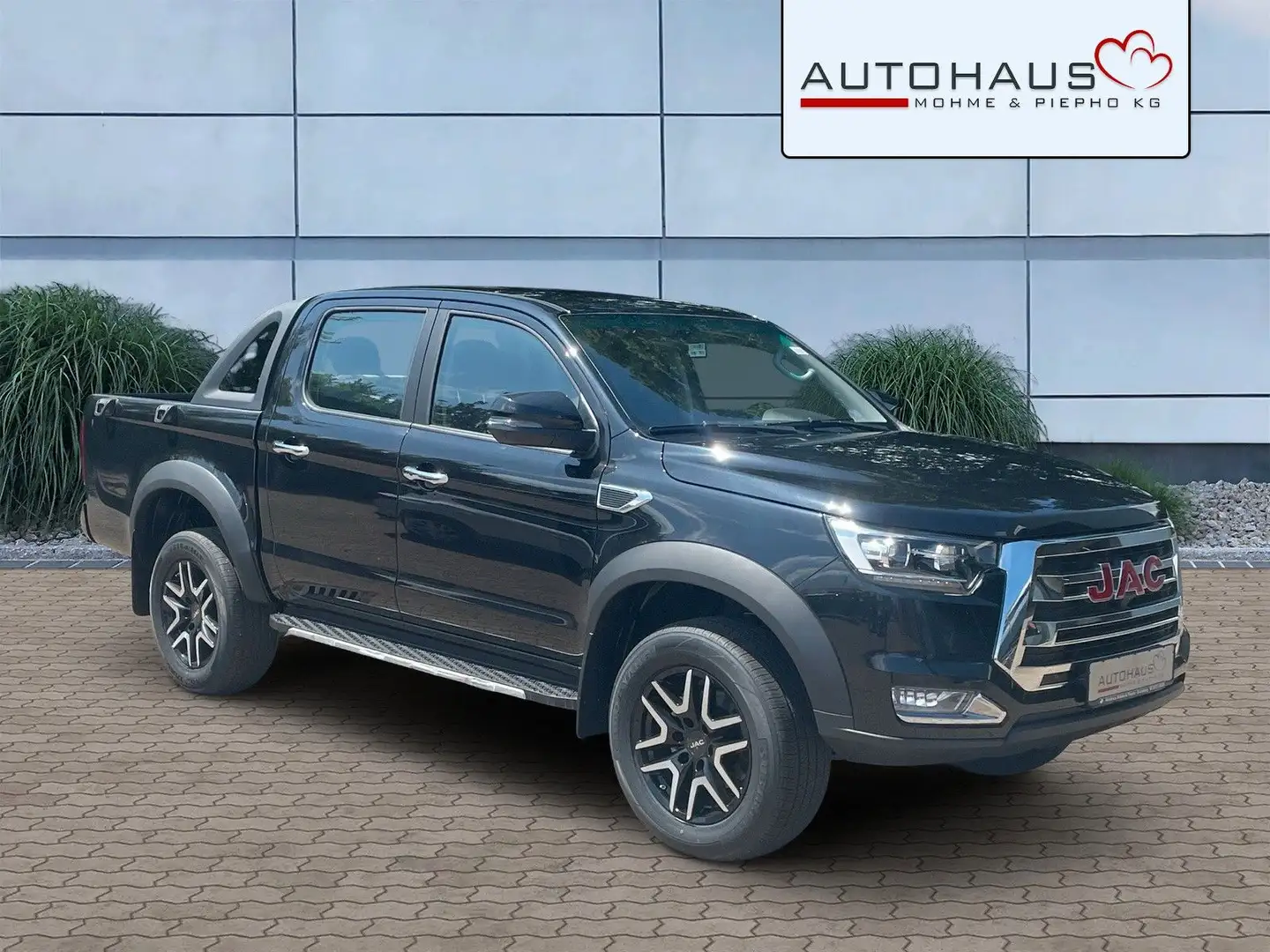 JAC 8 Pro Black - 1
