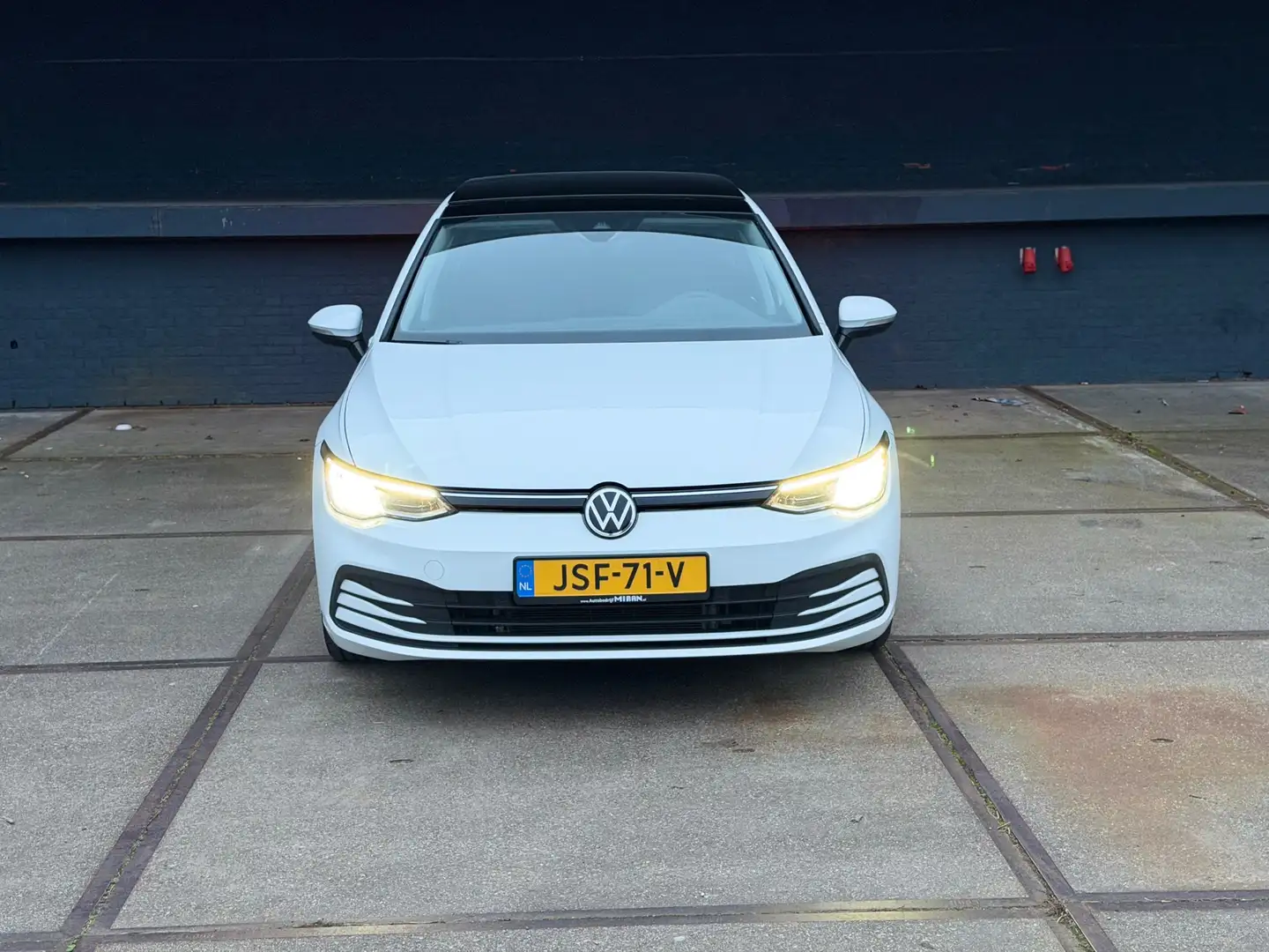 Volkswagen Golf 1.0 eTSI Life Active Pano Automaat Carplay Camera Weiß - 2