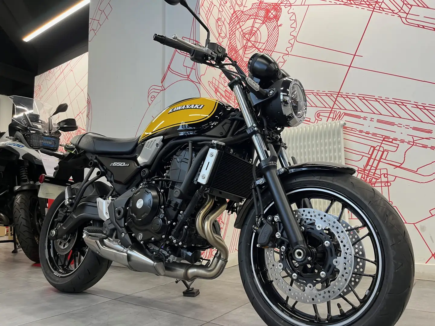 Kawasaki Z 650 Jaune - 2