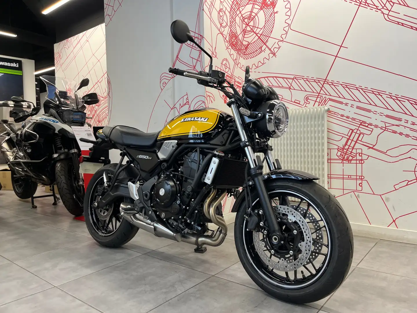 Kawasaki Z 650 Jaune - 1