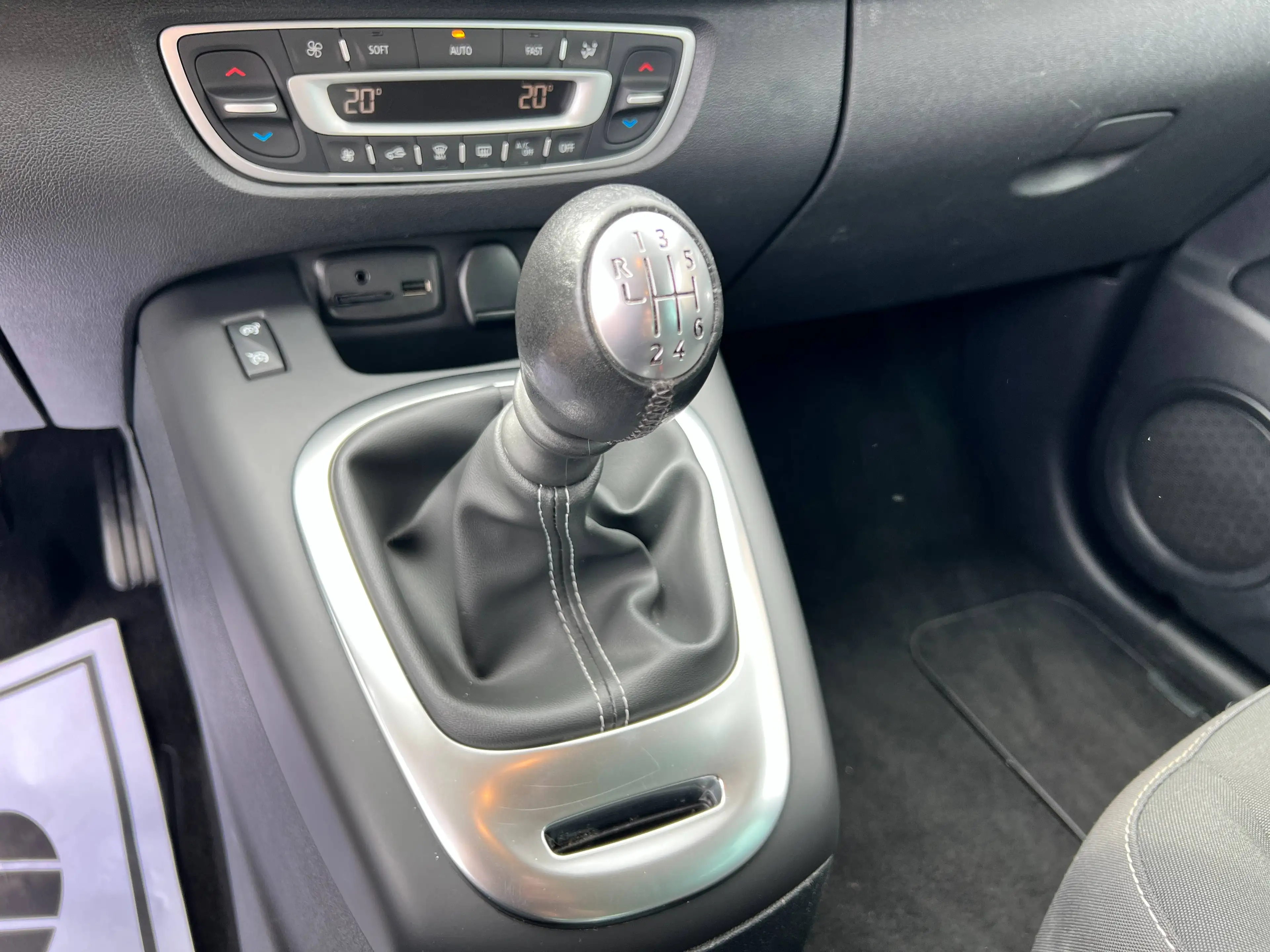 Renault Scenic 1.5Dci - 7 PLAATSEN/ NAVI/ CRUISE CONTROL/ AIRCO/ GARANTIE — photo 12
