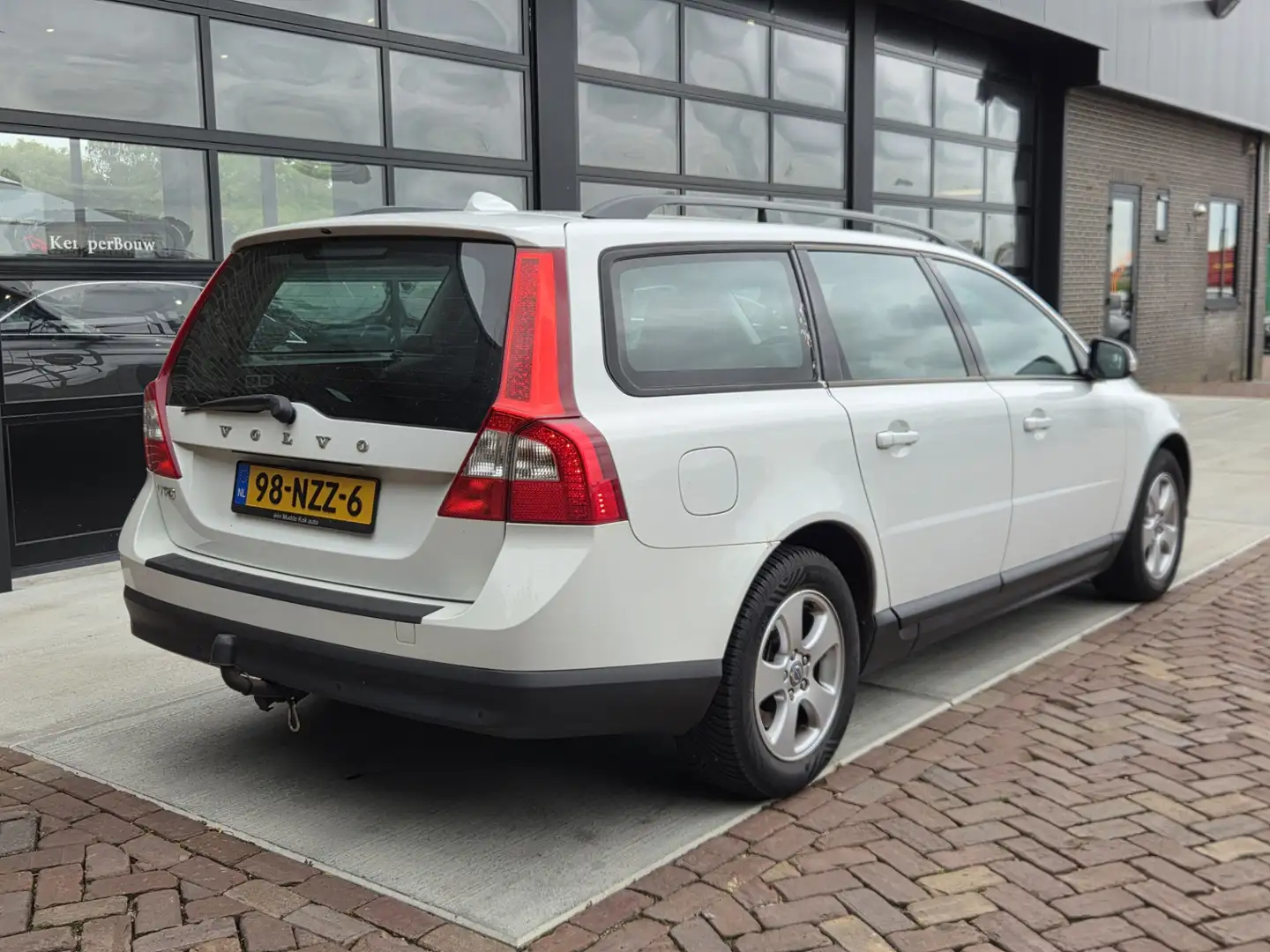 Volvo V70 2.0 D2 136 PK Classic Edition Weiß - 2