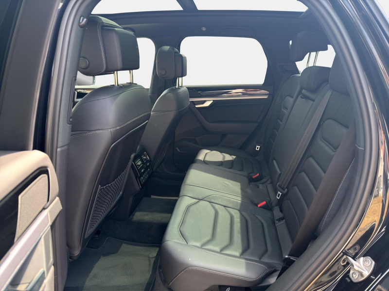 Volkswagen Touareg 3.0 V6 TDI R-Line*Pano/Navi/AHK/Stdhzg.* — photo 13