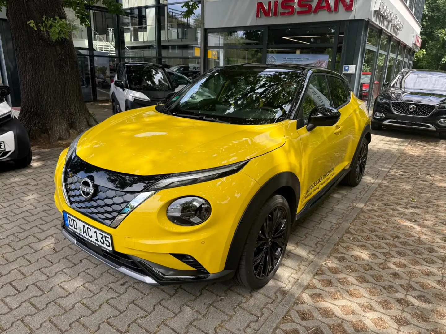 Nissan Juke 1.0 DIG-T 114 PS 6MT N-Sport Bose Navi Kam Gelb - 2
