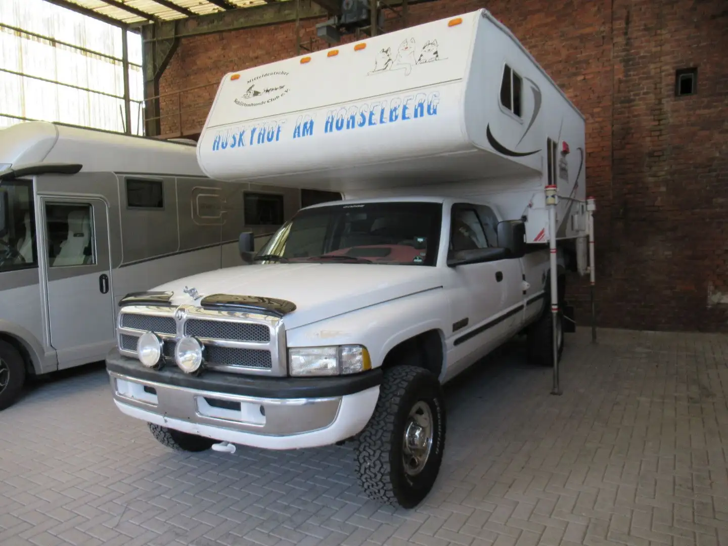 Dodge RAM 2500 12V Cummins-Diesel lang mit Wohnkabine Weiß - 2