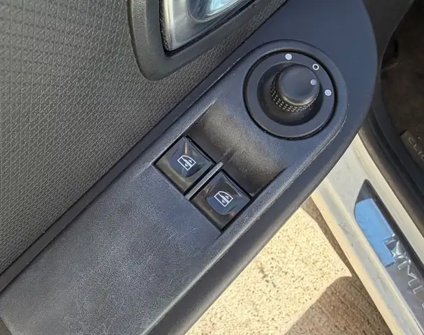 Renault Clio view 25