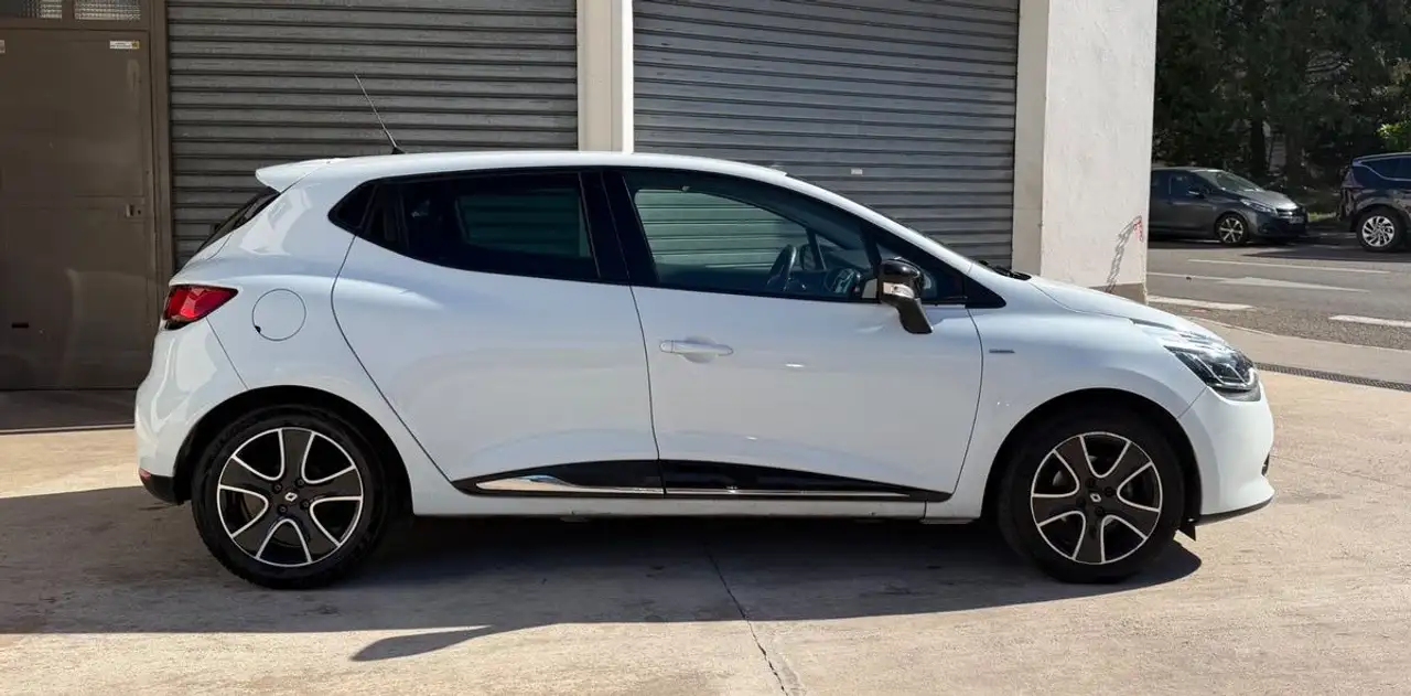 Renault Clio Citadine 5 portes — photo 2