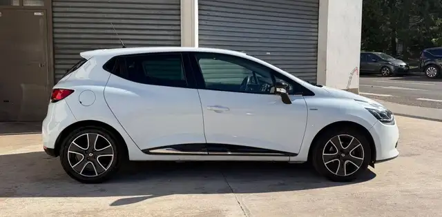 Renault Clio view 2