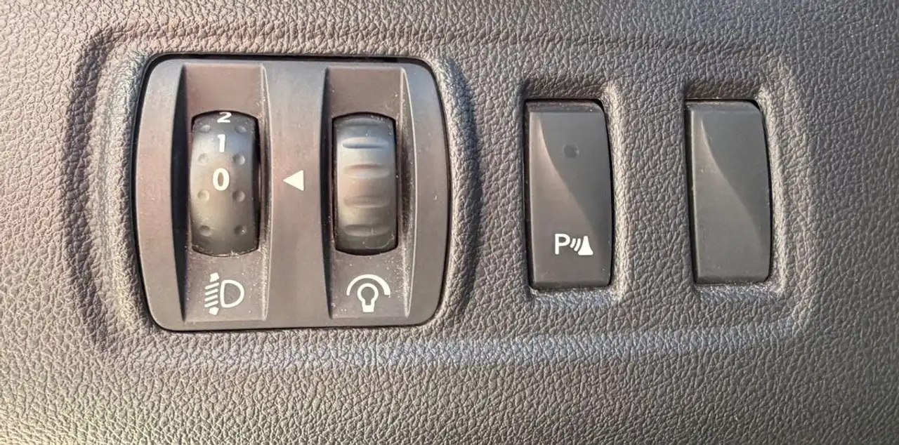 Renault Clio Citadine 5 portes — photo 24