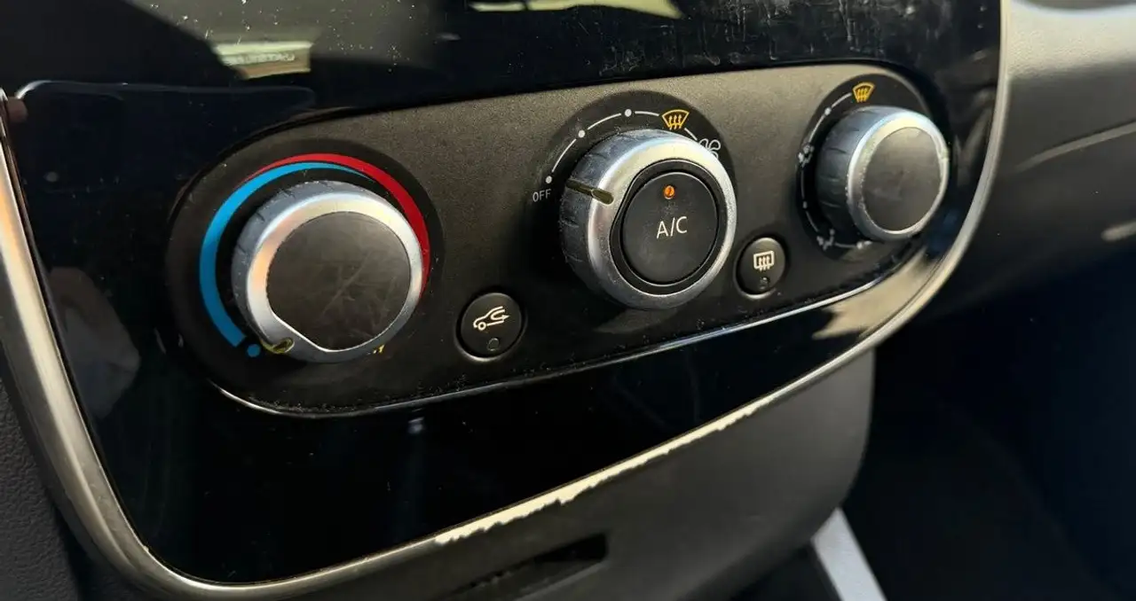 Renault Clio Citadine 5 portes — photo 16