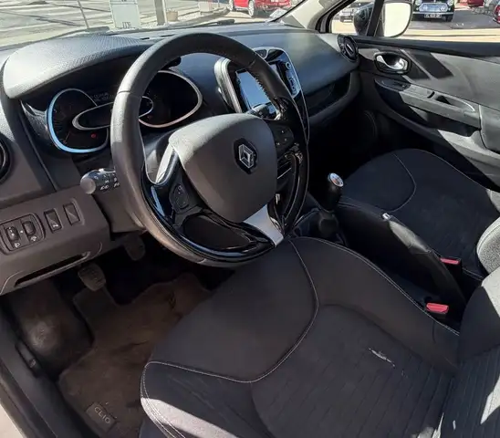 Renault Clio view 9