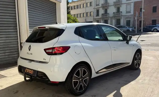 Renault Clio view 3