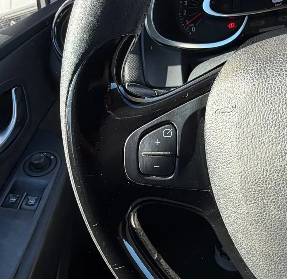 Renault Clio Citadine 5 portes — photo 21