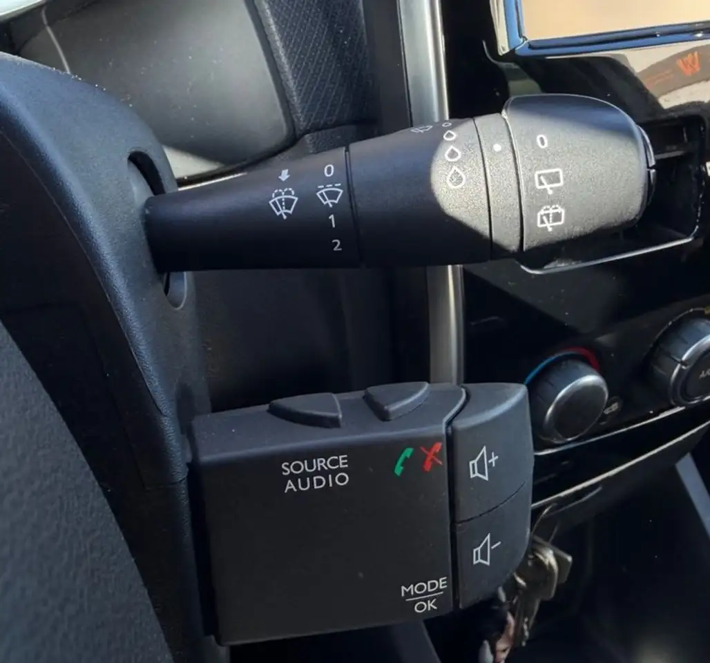 Renault Clio Citadine 5 portes — photo 23