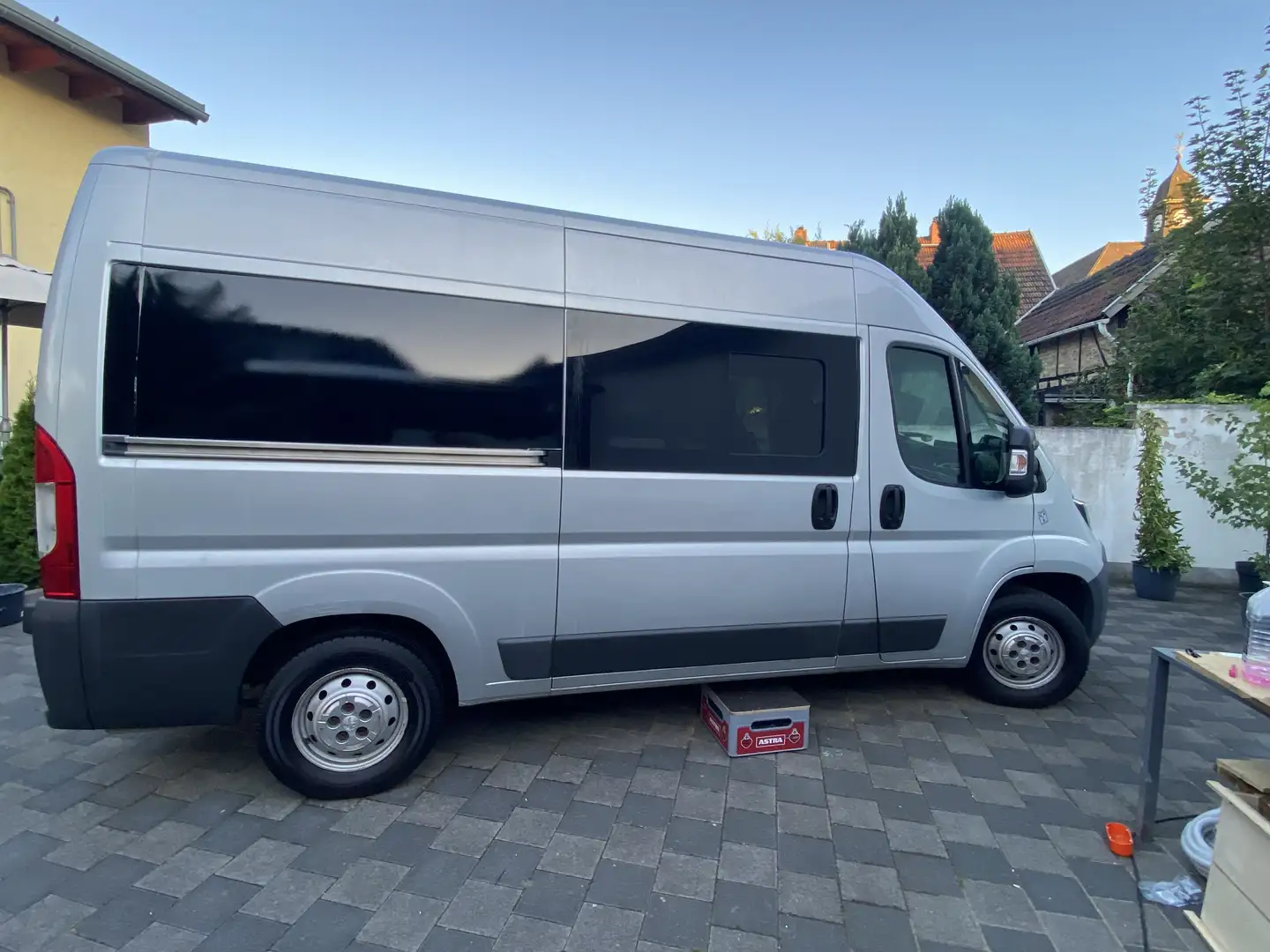 Peugeot Boxer Camper Van Wohnmobilzulassung L2H2 Grau - 1