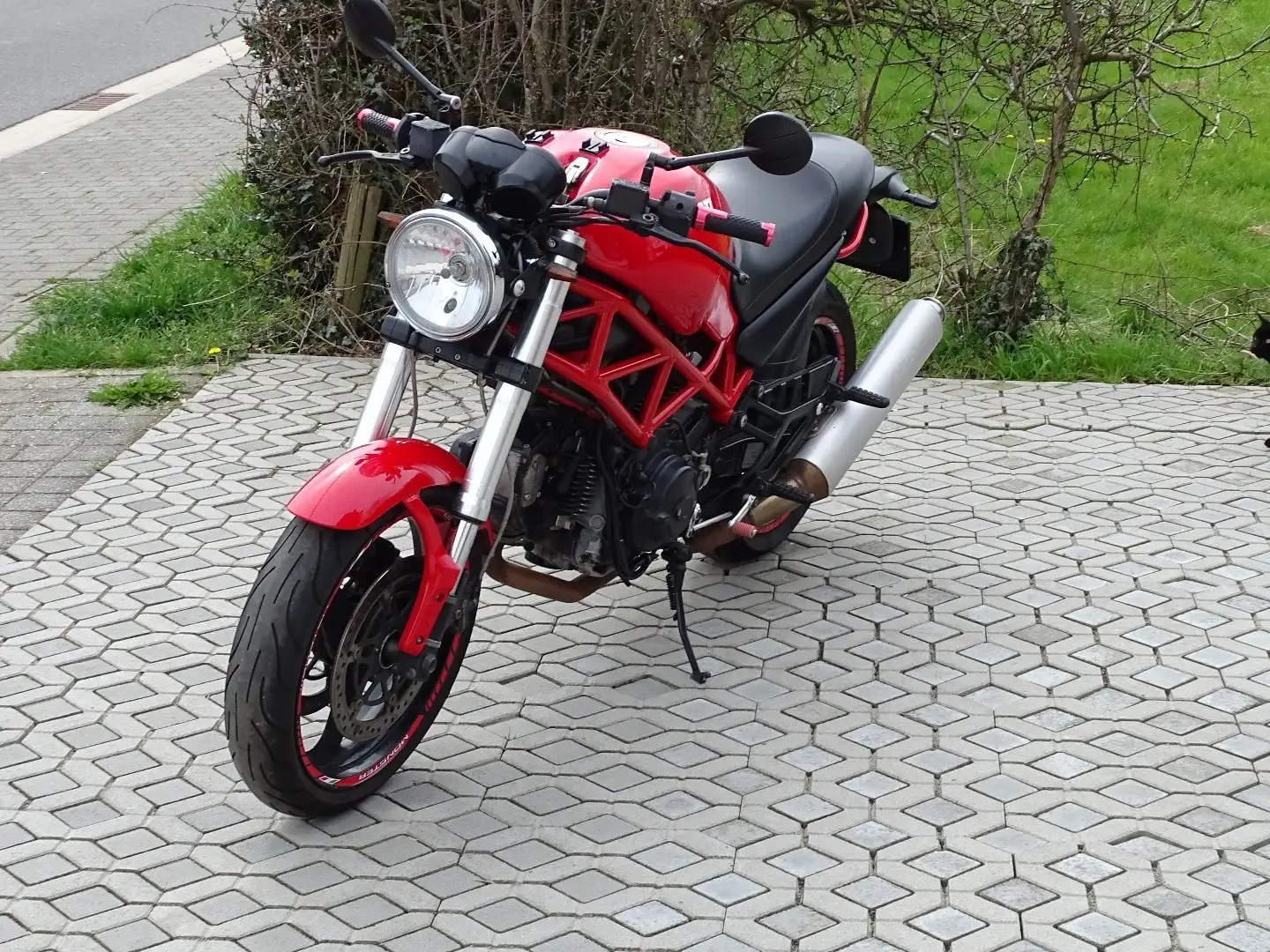 Ducati Monster 695 Rood - 2