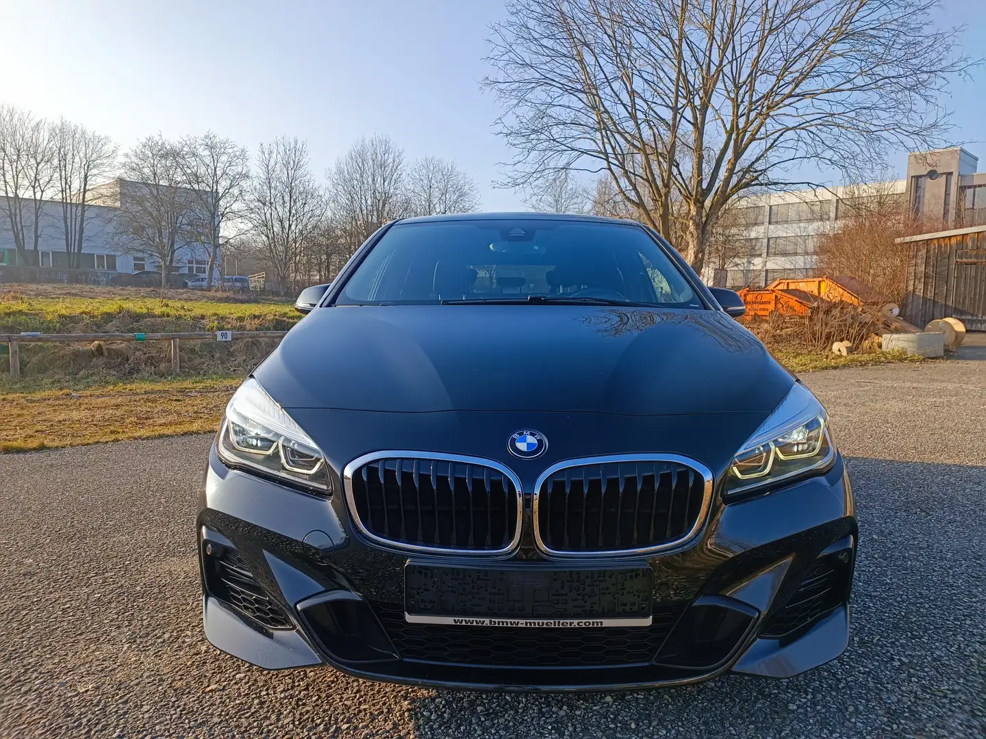 BMW 225 xe Hyprid - M Sport Paket - 1.Hand - Top - ALLRAD crna - 2