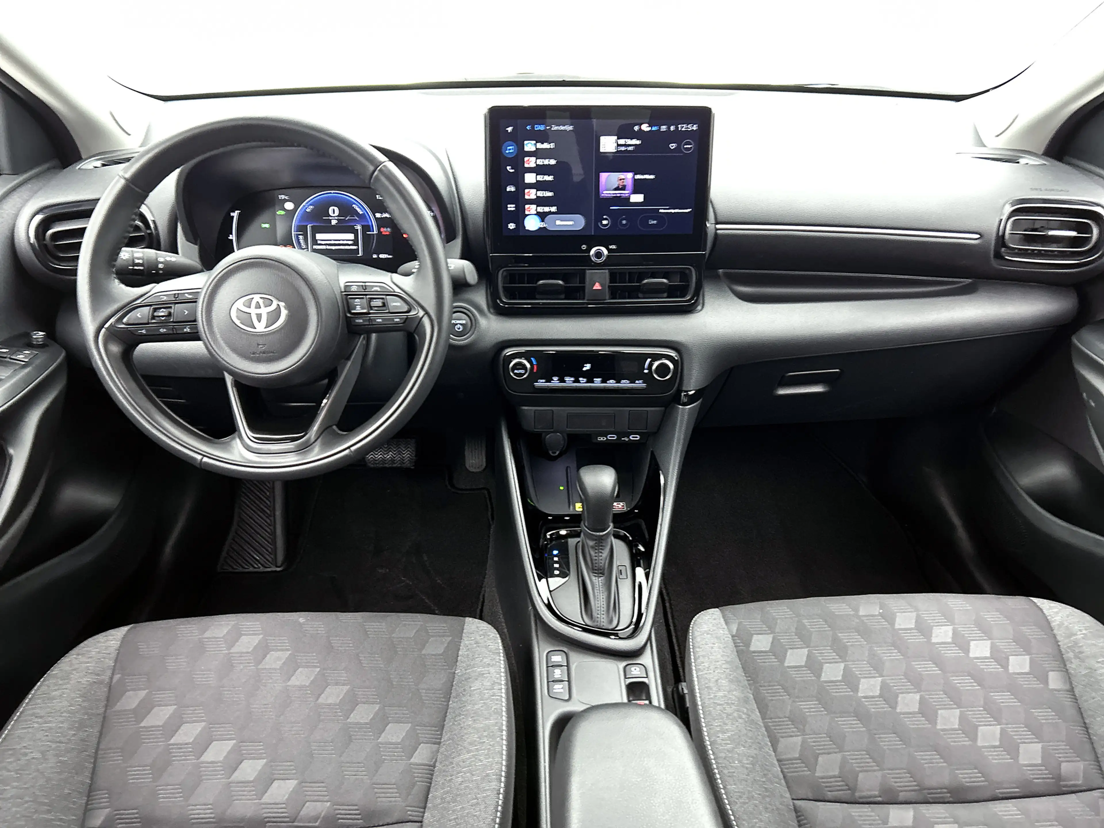 Toyota Yaris 1.5 Hybrid 115 Dynamic | BTW Voertuig | NL Auto | — photo 4