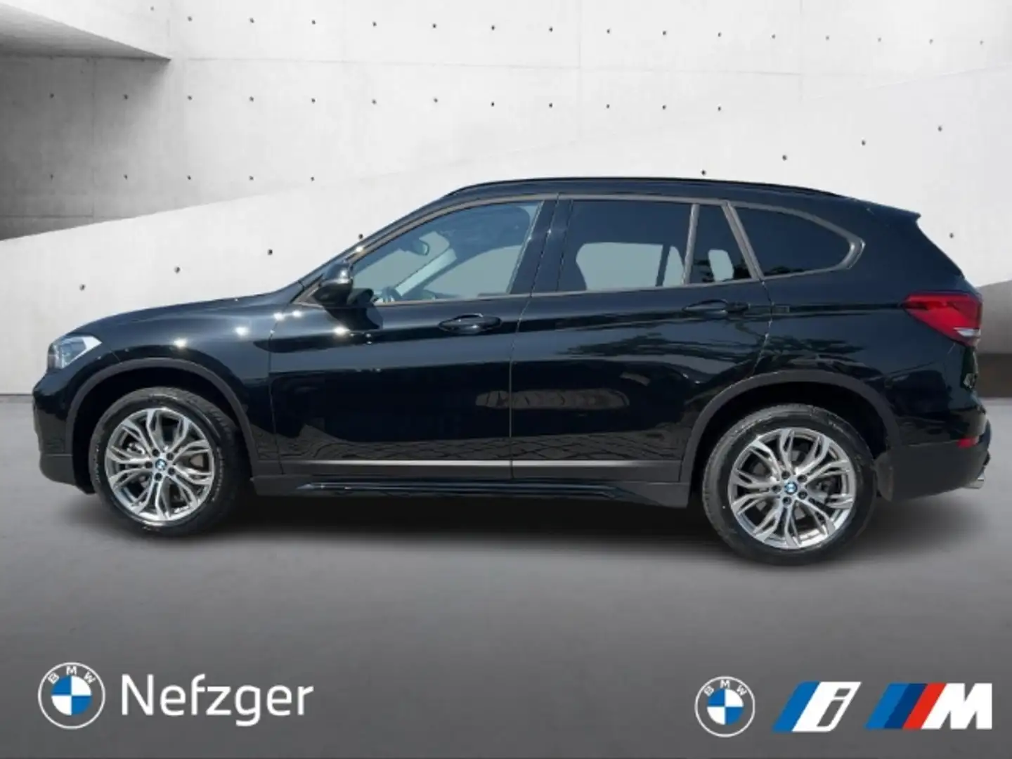 BMW X1 xDrive20i Sport Line LED Park Assistent Navi Schwarz - 2