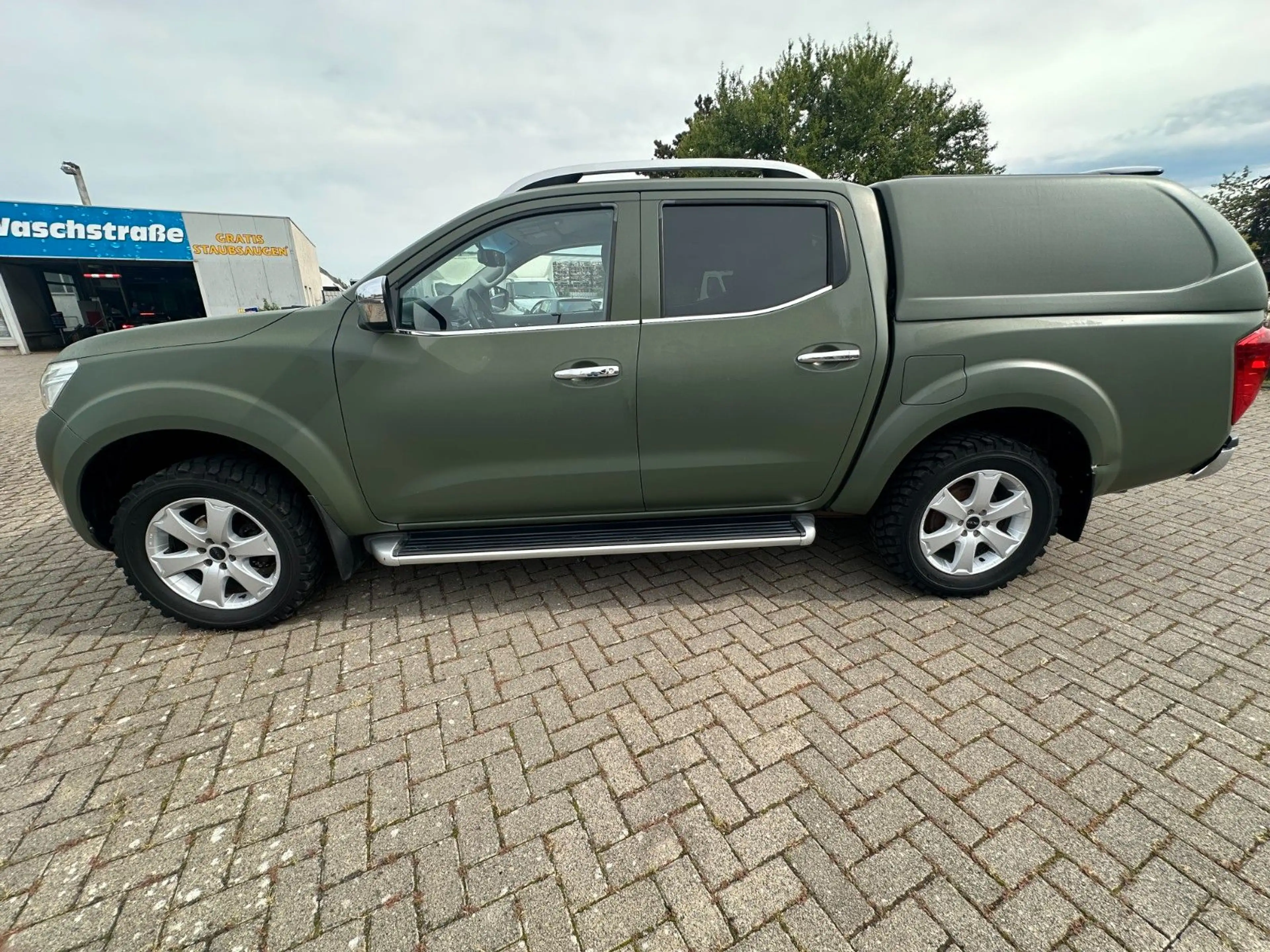 Nissan Navara NP300 N-Connecta Double Cab 4x4 — photo 5