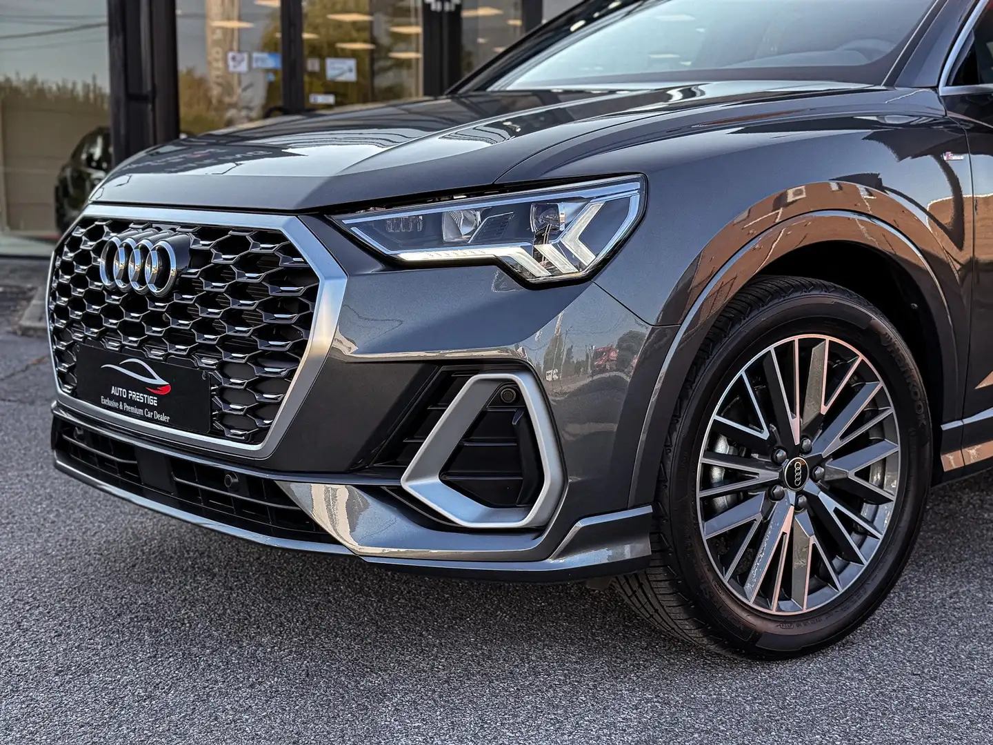 Audi Q3 Sportback 35 TFSI 3x S-Line S-Tronic GARANTIE 2028 Gris - 2