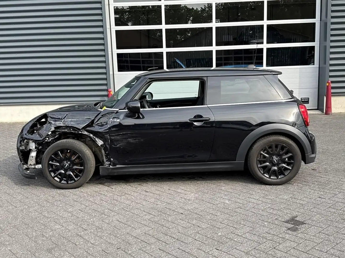 MINI Cooper Mini 1.5 Essential, camera, PDC, head up Zwart - 2