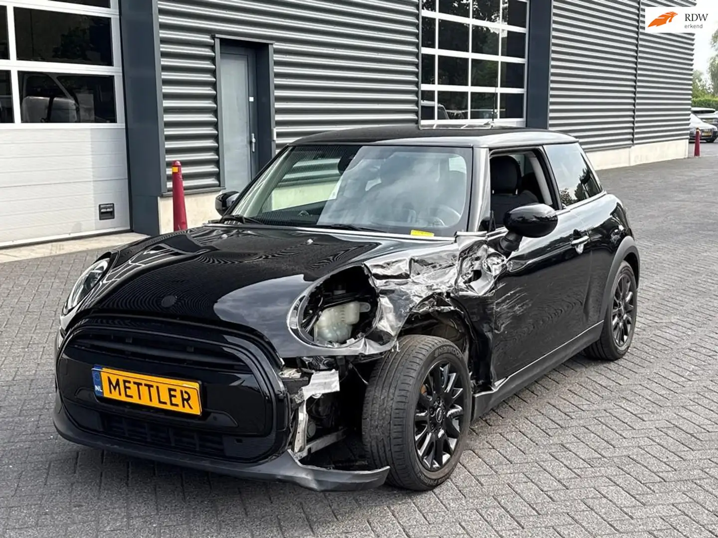 MINI Cooper Mini 1.5 Essential, camera, PDC, head up Zwart - 1
