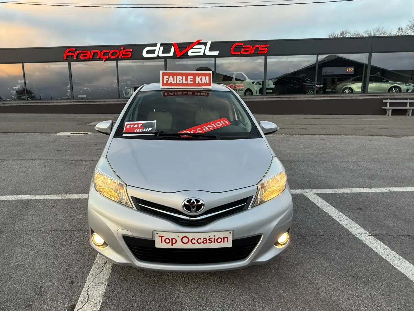 Toyota Yaris 😍ETAT NEUF🤩PRET A IMMATRICULÉ👍GARANTIE 1 Argent - 2