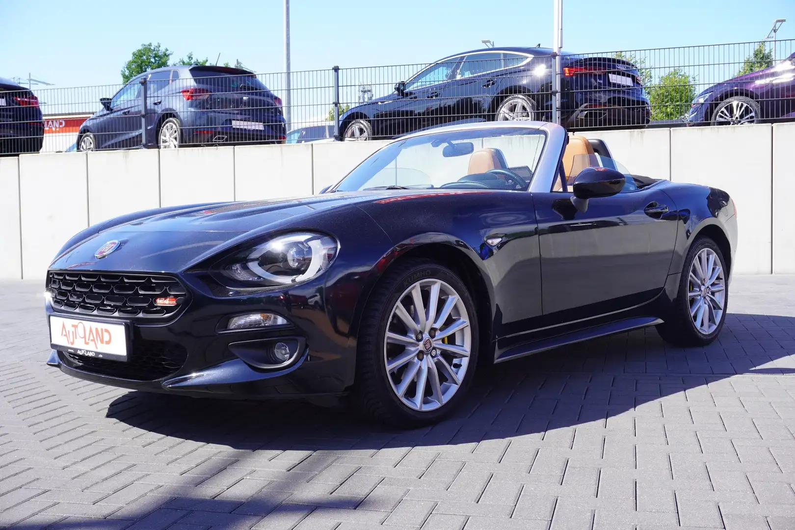 Fiat 124 Spider 1.4 Turbo Lusso LED Navi Leder Kamera Schwarz - 2