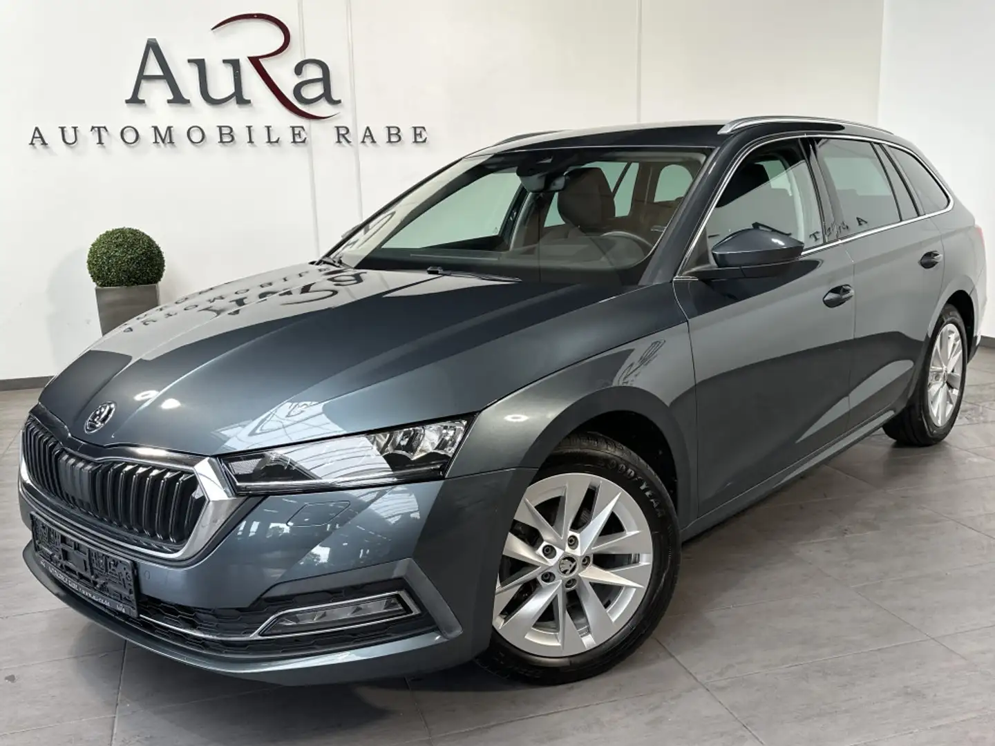 Skoda Octavia Combi 2.0 TDI DSG Style NAV+LED+AHK+HUD Grau - 1