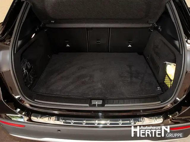 Mercedes-Benz GLA view 14