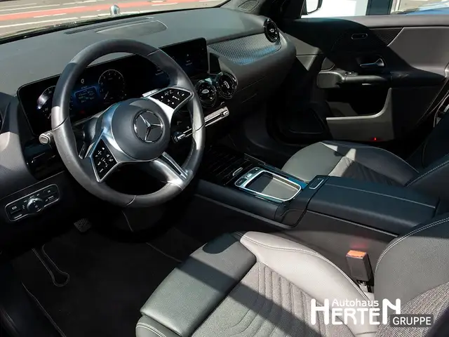 Mercedes-Benz GLA view 7