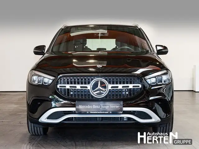 Mercedes-Benz GLA view 2